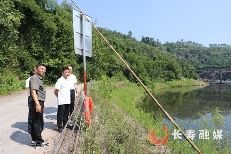 区领导检查督导森林防火与防溺水工作