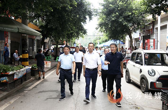 区领导调研传统村落保护及场镇建设情况