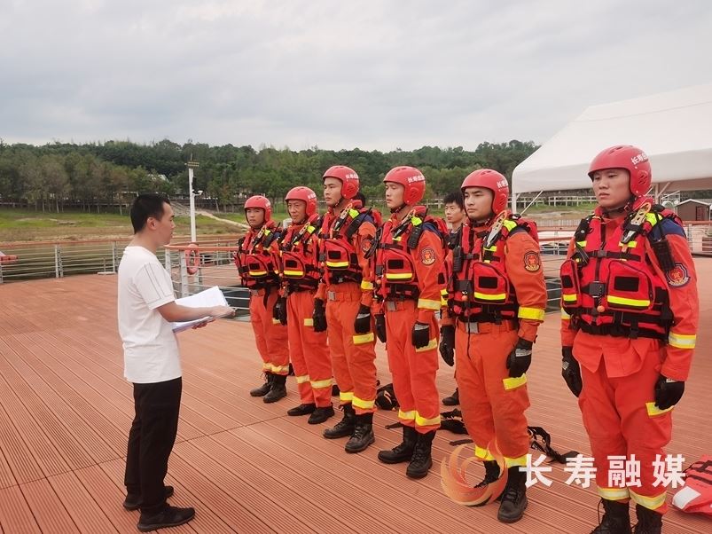 市应急管理局点验我区专业救援队伍“人装融合”建设情况