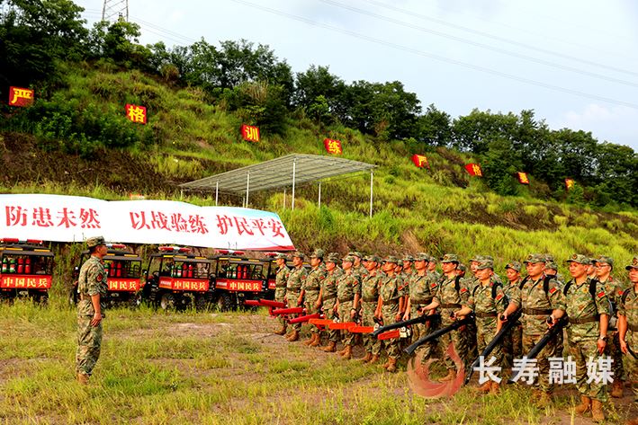 区人武部开展森林灭火新装备集训