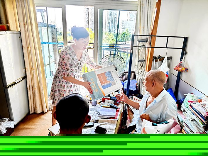 区残联开展“关爱残疾·夏送清凉”走访慰问活动