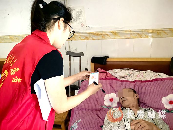 【锲而不舍落实中央八项规定精神】长寿湖镇:干部下沉服务上门 学习教育成果落地见效