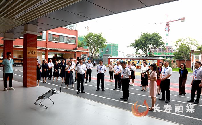 市区人大代表视察我区教育工作