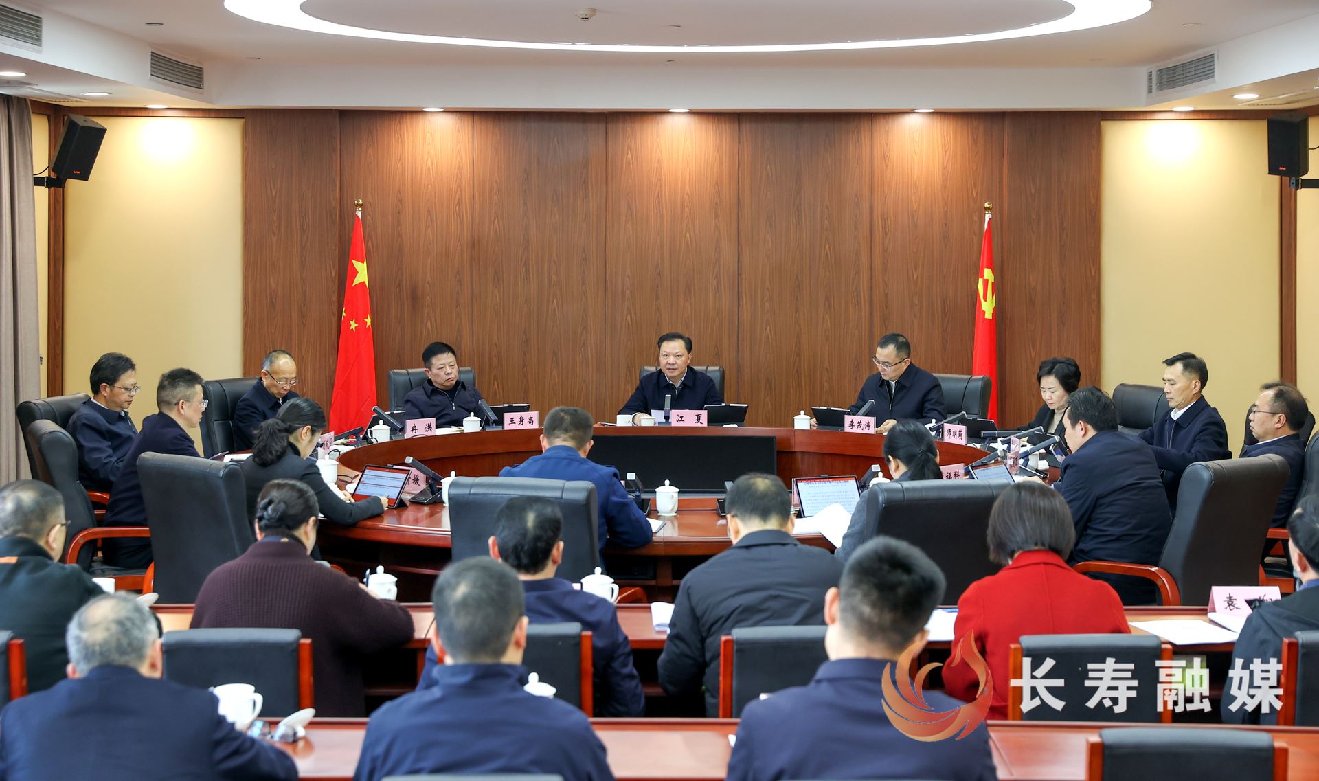 区委理论学习中心组（扩大）专题学习会举行