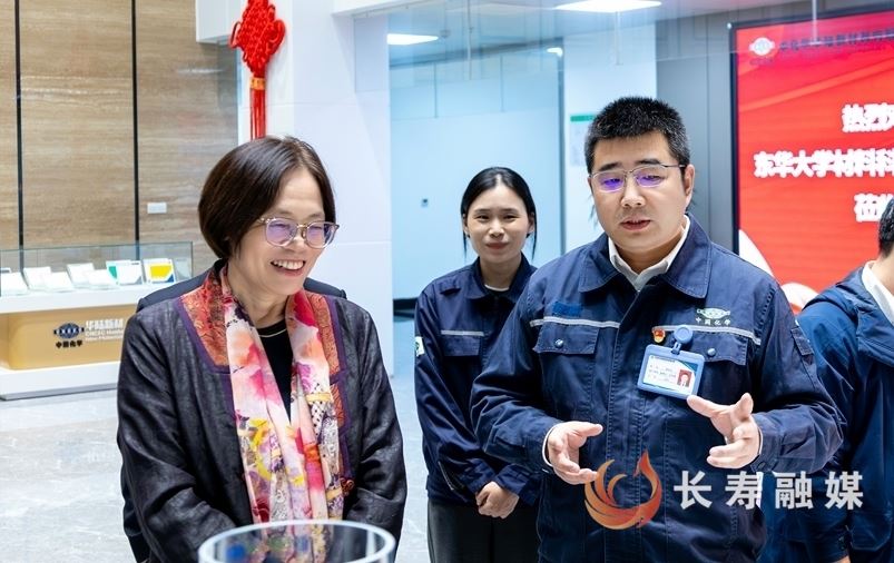 东华大学材料科学与工程学院学术院长朱美芳一行来长考察调研