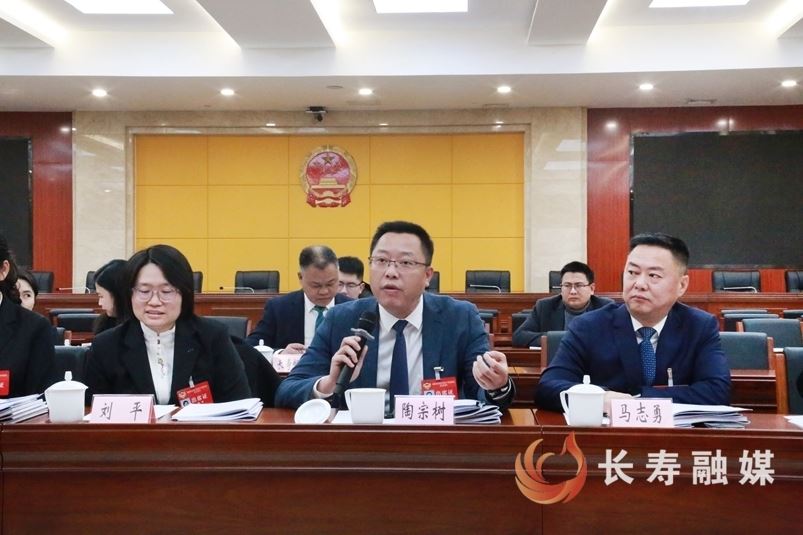 区政协十六届七次会议分组讨论：汇智聚力谋良策 共谋发展绘蓝图