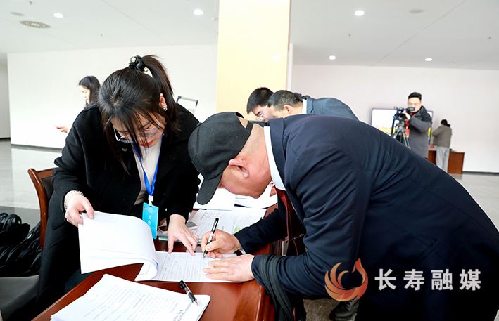 怀揣民意促发展 履职尽责谋新篇 ——区十九届人大九次会议代表报到速记