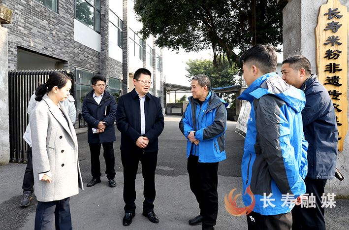 区领导调研工业企业并检查安全工作