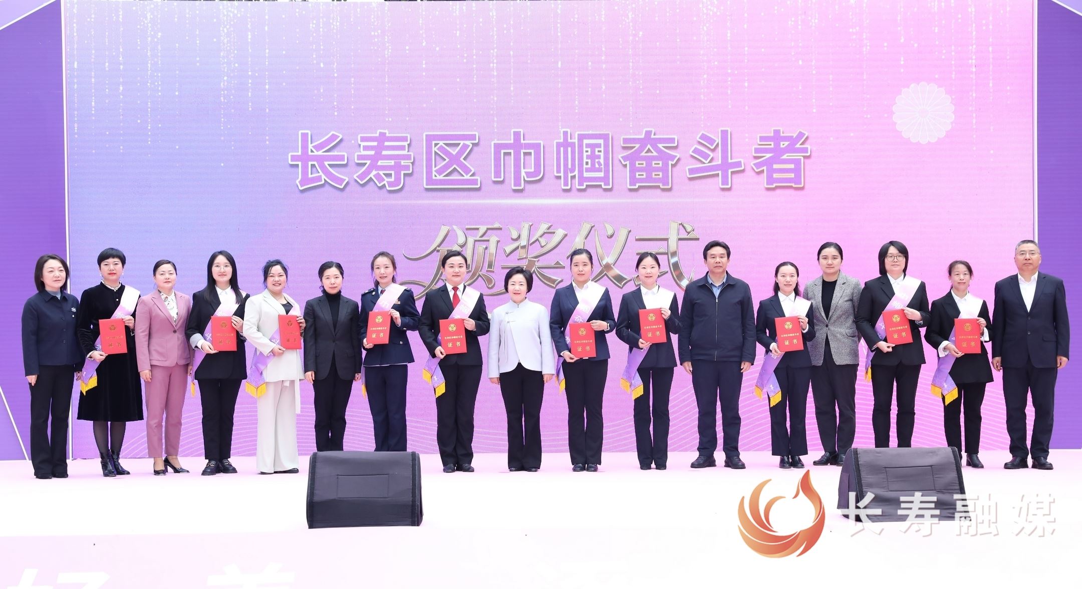 我区举办纪念“三八”国际妇女节暨巾帼优品促销活动