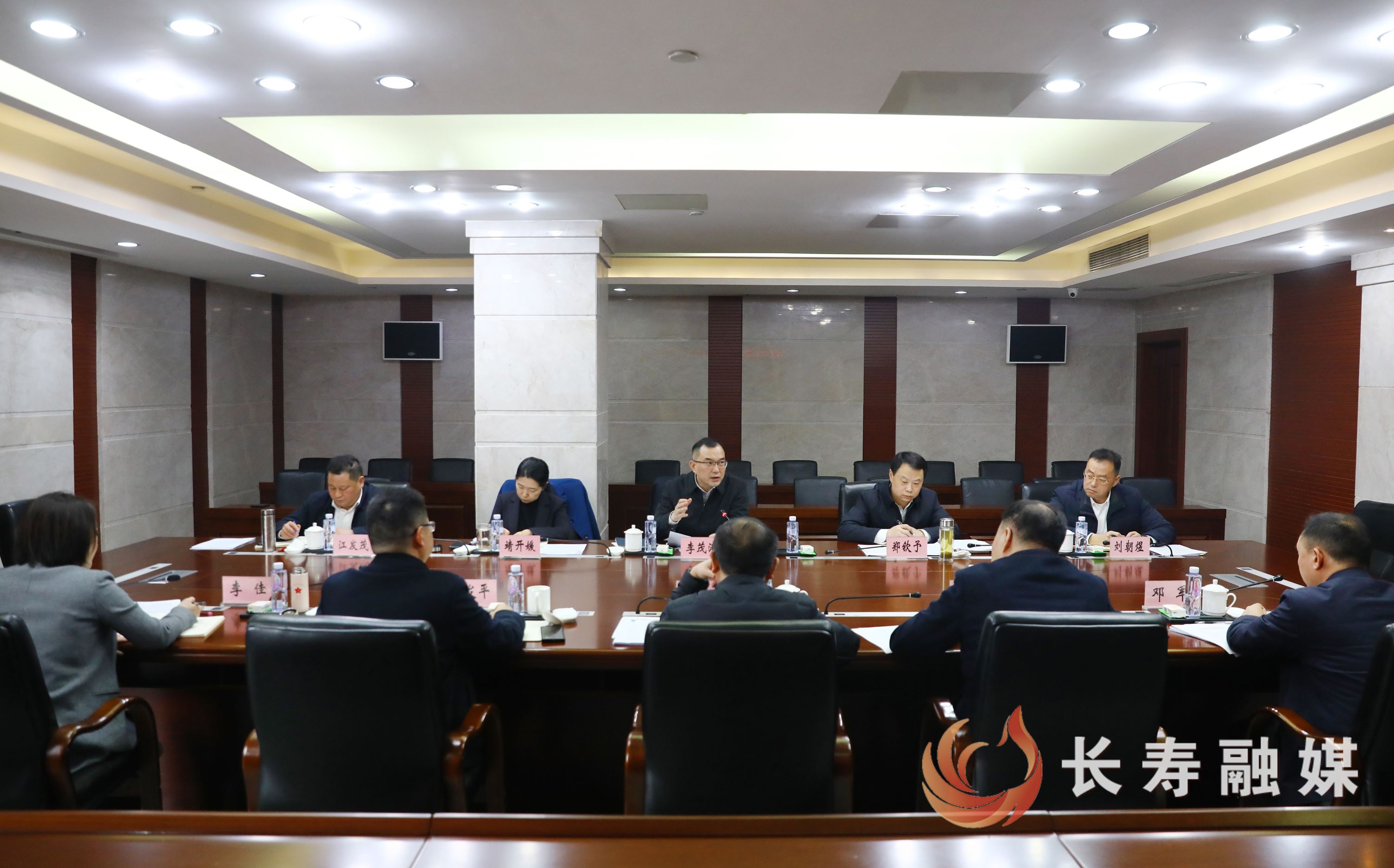 区政府党组召开2025年度民主生活会